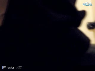 zipai#坐盗市最新流出美罗城商场的女人拿着手机换卫生巾的美眉