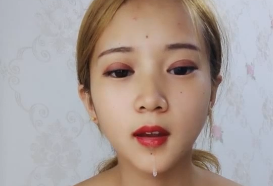 金发尤物全裸上阵 情趣玩具自慰实录