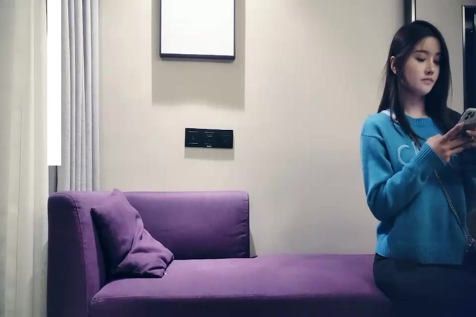 高颜值甜美蓝衣妹子啪啪，隔着裤子摸逼近距离特写口交猛操