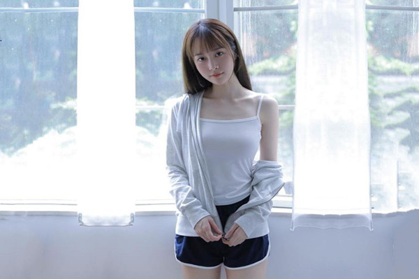 温婉兼职25岁小护士眉目含情娇羞配合喜欢女上位插得深的感觉