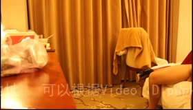 紧身裤的前奏展示完美身材