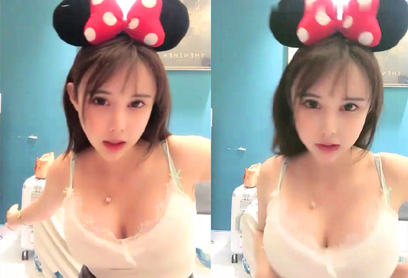 童颜巨乳语嫣沙发道具假屌抽插诱人大奶自摸揉捏很是诱惑