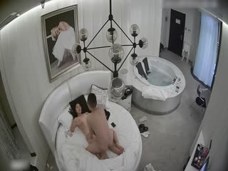 zipai#情趣酒店豪华房偷拍非常能干的眼镜男床上干到浴缸站着快速抽插