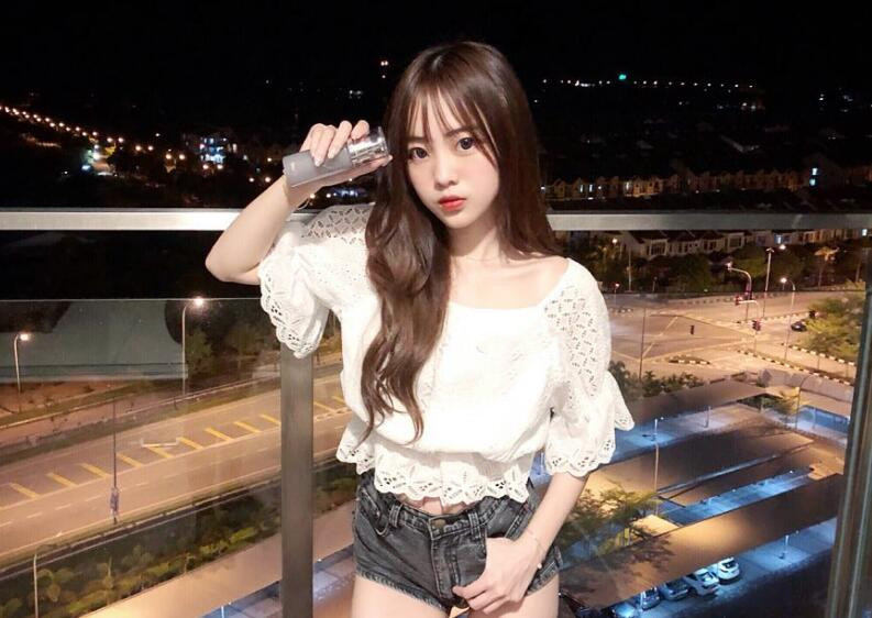 台湾淫声罗利Ouopuppy潮吹大喷水约炮粉丝哥哥浴室干翻小姐姐