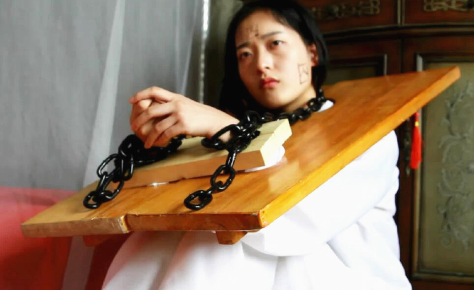 稀有资源国产原创首部古装自拍SM新作沉冤难雪美女冤枉入狱性罚被看守虐操