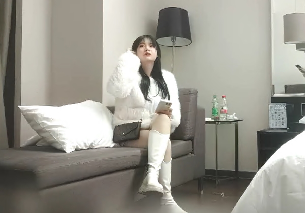 白靴美腿肉感美女吸吮深喉口活不错人肉打桩机爆插