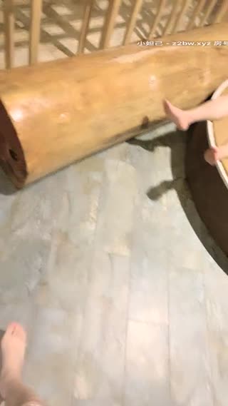 AVOVE01-25满员浴场操小姐姐