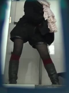 商场厕拍 姐妹在厕所聊天