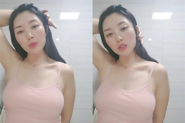 吊带背心浴室诱惑洗澡湿身抖奶掰穴特写手指插入猛扣