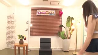 搓揉有彈性胸部！讓摸摸茶女郎來猜揉奶的是誰！？ ATOM-394