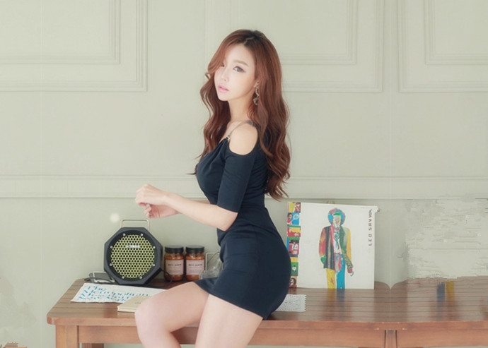 聊天软件聊了很久的少妇酒店开房穿上性感情趣内衣草口活还不错还给按摩