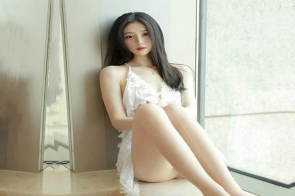 高端泄密流出火爆全网泡良达人金先生约炮天使之翼纹身美女拿她的白虎逼逼练习潮吹