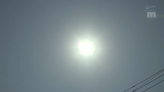 與突然大雨成為歸宅難民的女友妹妹到早上… 根尾朱里 MIAA-159