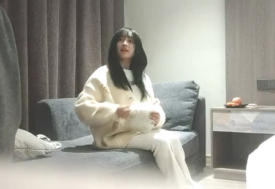 20岁小萌妹听话随便亲打桩机一点儿也不怜香惜玉暴力输出干瘸瘫倒在床服了