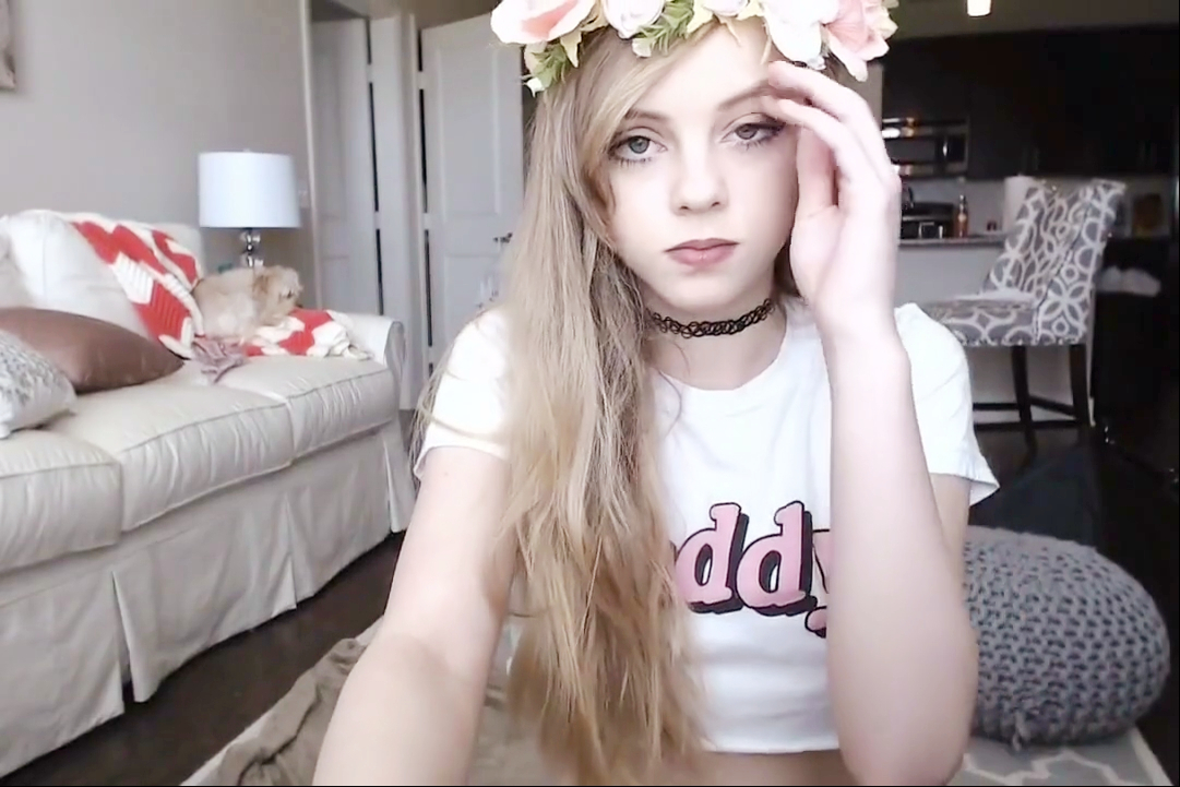 英国清纯少女白嫩美乳道具抽插