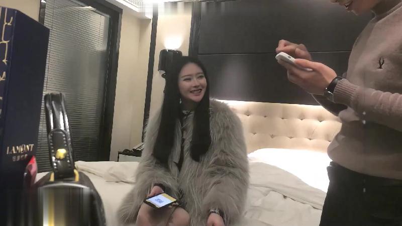 小米1.8k極致性價比高顏值性感御姐，撩起短裙摸逼深喉抽插猛操