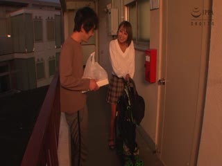 DRPT-018 隣に住むギャルママの黒尻騎乗位で射精管理されています 椎木くるみ パンティとチェキ付