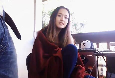 CB站华裔高颜值肉肉小美女非常可人和猥琐洋男友在阳台自拍啪啪啪牛仔裤蕾丝内裤诱惑无套冒白浆