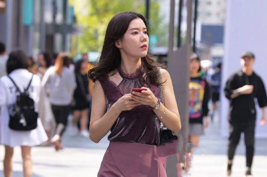 海哥约炮高贵气质御姐少妇胸推观音坐莲打桩式后入各种经典姿势草得姐幸福满满的