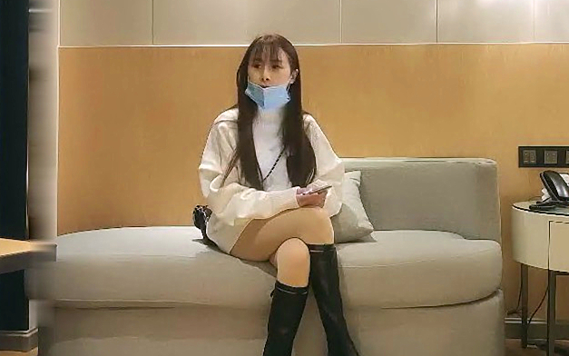 太子探花长靴美腿少妇