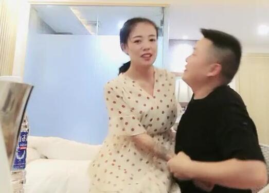 小奶猫平台新晋泡良达人一路寻欢下午约小少妇开钟点房啪啪干柴烈火相遇激情无限扒光快速啪啪起来