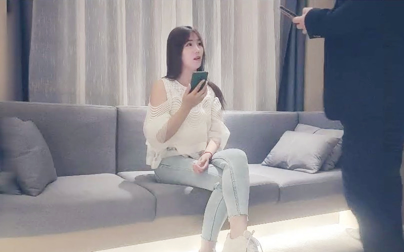 外围女神黑丝诱惑肤白貌美扛起大长腿花式啪啪高潮不断