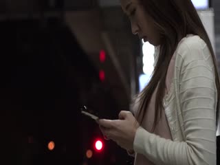 末班车和痴女两人独处 ! 被坐在对面的酒醉美腿女走光诱惑到勃起...VOL.2