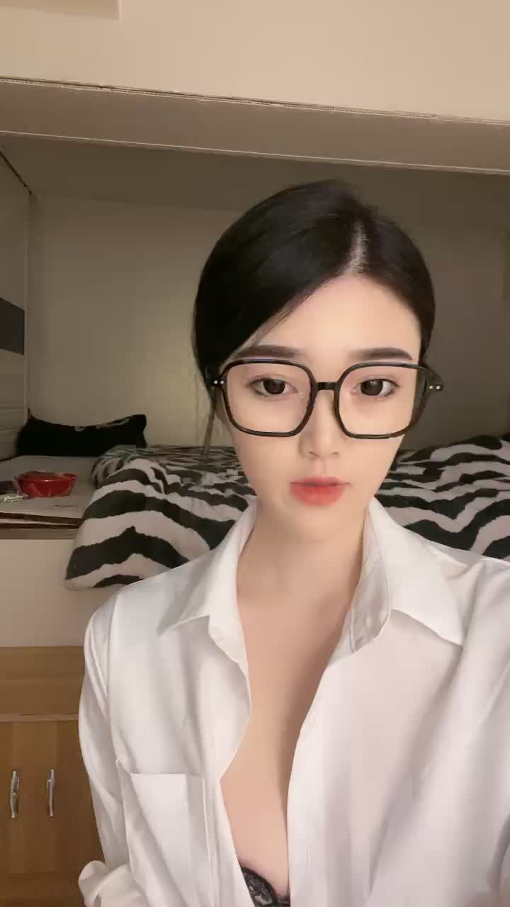 苏苏Lucy_极品自慰四月四号