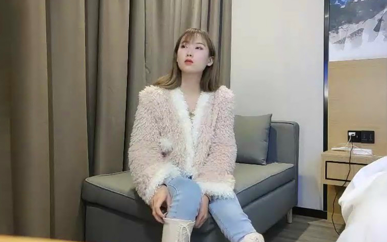 极品高颜值气质美女穿上性感情趣装揉搓美乳站立后入猛操