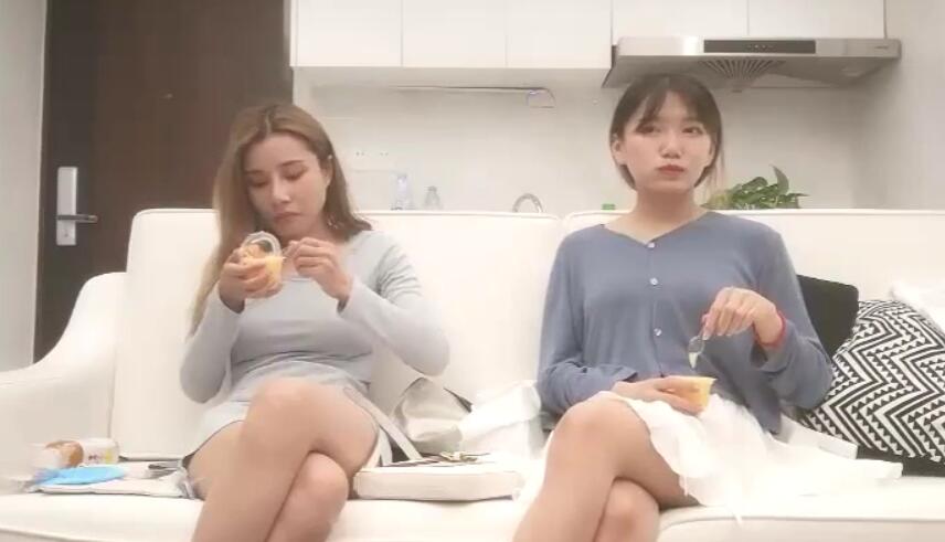 一次叫两个妹子双飞一起洗澡双女互摸骑乘爆操精彩