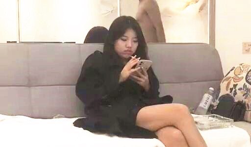 约了个黑衣纹身性感妹子调情扣逼站立后入再到床上玩大力猛操