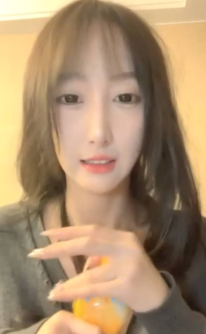 ❤️❤️顶级尤物网红女神，衬衣黑丝美腿，嗲嗲娇滴滴，脱光光自慰，极品美臀翘起，搔首弄姿诱惑