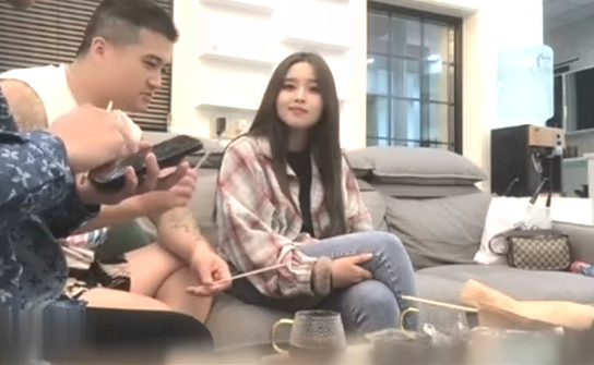 抖音30w粉丝网红平面模特被榜一大哥约家里