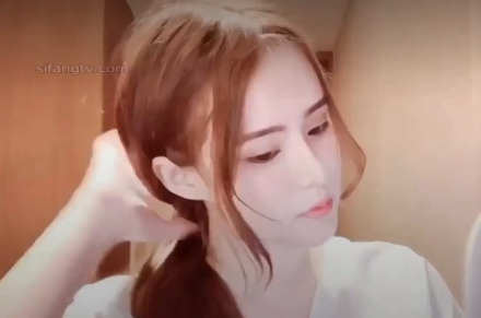 SWAG-VIVIBABE 全露脸淫荡女秘书 趴桌底含住老板大屌 骚穴被操到喷水