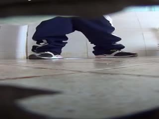 [厕所偷拍]真实厕拍 反映校园里的真实生活