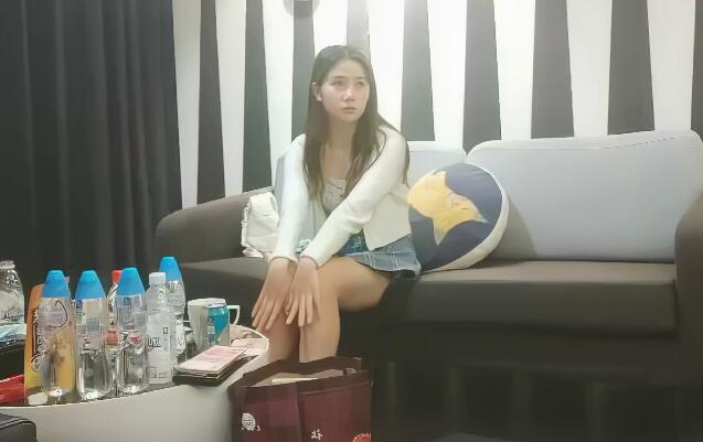 沈先森嫖娼大师带你找外围短裙甜美萌妹子被操哭粉嫩美穴清晰可见太大妹子操的受不了