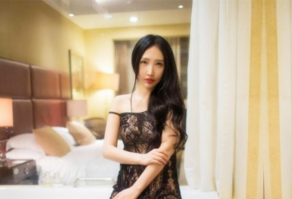 穿着网袜的小只马萌妹坐在我的大屌上真的不要太爽