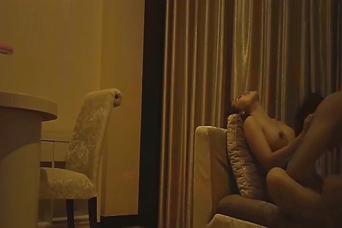 guochan白嫩的少妇为我舔着鸡巴技巧超级好有练过喔