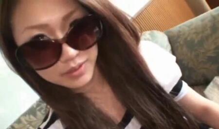 投资商以检查模特身材为理由骗她脱掉衣服并趁机侵犯她,真畜生