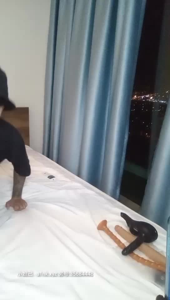 【SM女奴雯雯】 黑丝小骚货雯雯叫短裤闺蜜和帅哥猛男一起玩3P 叠罗操双飞姐妹花 奇葩性姿势 高清源码录制