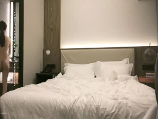 很甜美很爱笑的小美女