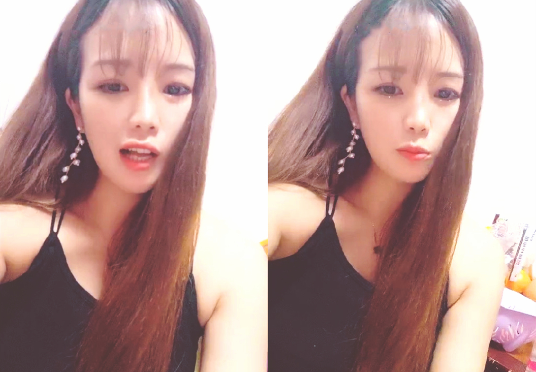 颜值不错的小姐姐户外直播开档丝袜高跟鞋在房顶用AV棒自慰叫声不断高潮喷水狂虐骚逼两小时真刺激