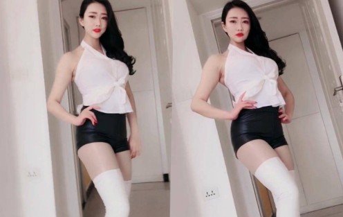 骚女好迷人深夜勾引保安啪啪到楼道撩起衣服口交站立后入抽插很是诱惑