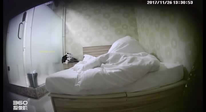 画质修复双飞两个性感白衣妹子穿上黑丝轮着操A