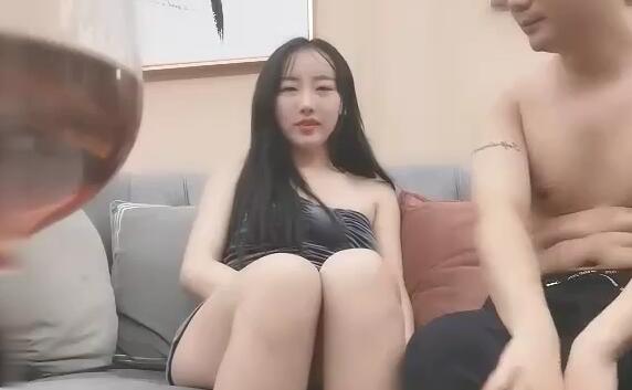 探花约了个黑色风衣性感妹子啪啪近距离拍摄沙发上位骑乘翘屁股猛操