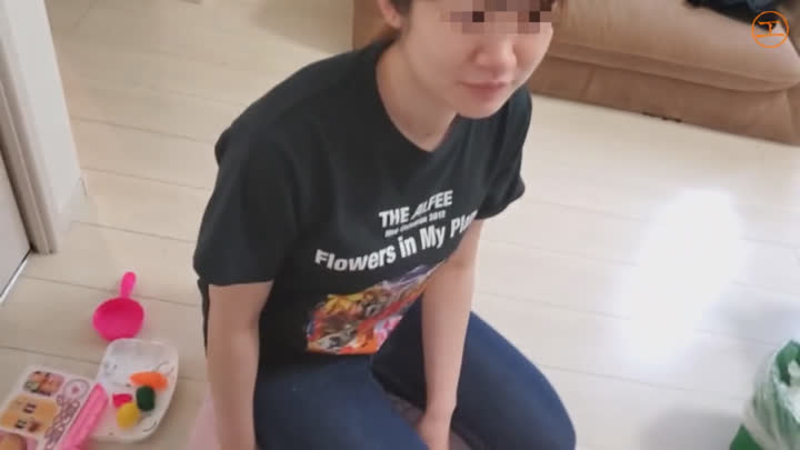 FC2-2201413 新婚１９歳妻【個人】新居に訪問。旦那の借金で犯されるのにニヤつきナメた態度の若妻を孕ませ中出し。