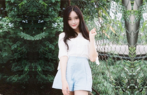 租豪车买包包忽悠大三学生妹酒店开房暴操两炮苗条清秀佳人相伴好欢乐