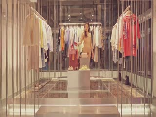 北京天使捷哥全裸购物骚翻天！客串展柜模特赤裸展示，肉体诱惑任你细品！