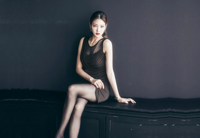 新晋探花首场白皙小少妇黑丝诱惑白臀高耸乳浪波动一碰就出水一插就浪叫