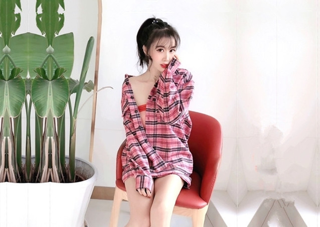 晨勃门票118良家小姐姐一对大长腿修长漂亮岔开双腿一通舔激情啪啪娇喘不断